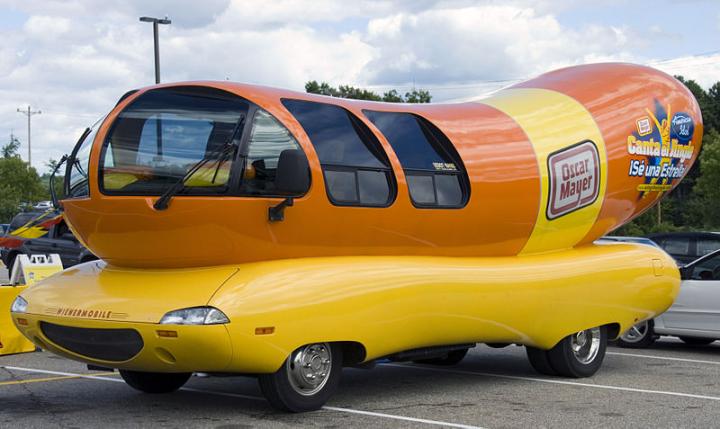 Wienermobile-Bologna